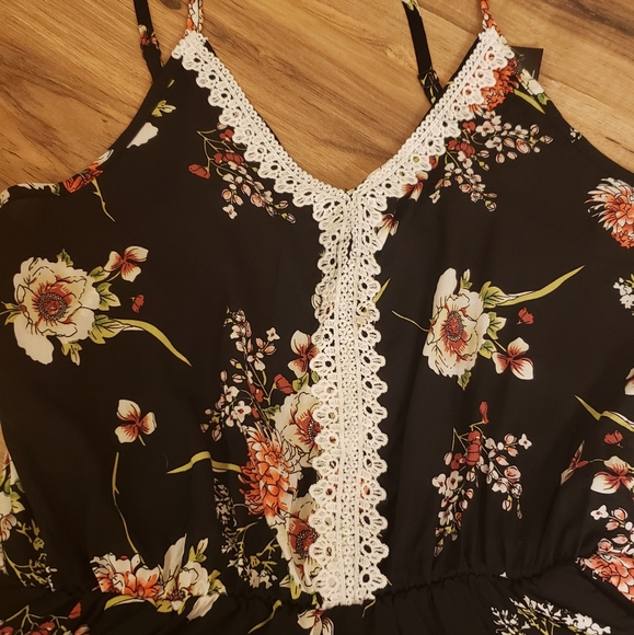 NWT romper - Picture 3 of 7